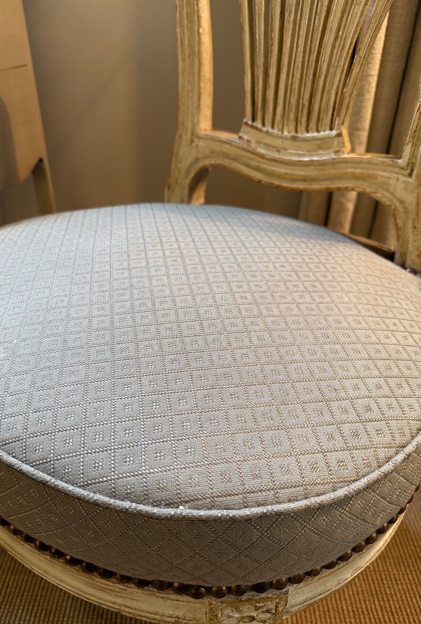 Paire de chaises « Montgolfière » - Style Louis XVI