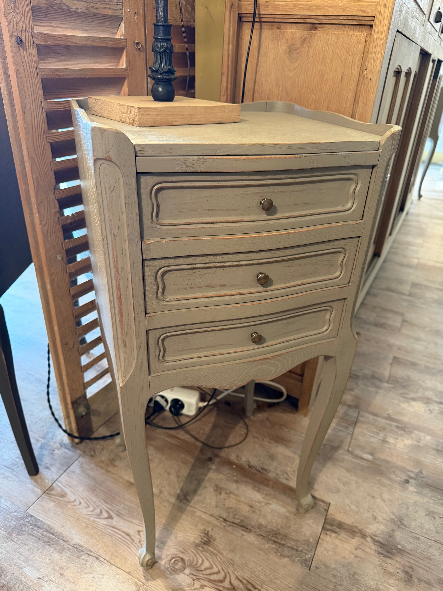 Paire de chevets, chêne patiné, gris lin