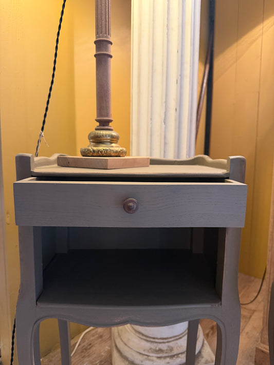 Paire de chevets, chêne patiné