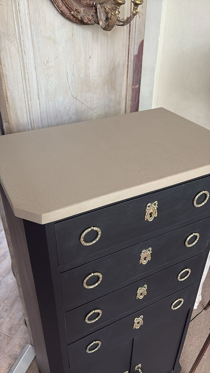 Meuble chiffonnier, patiné noir