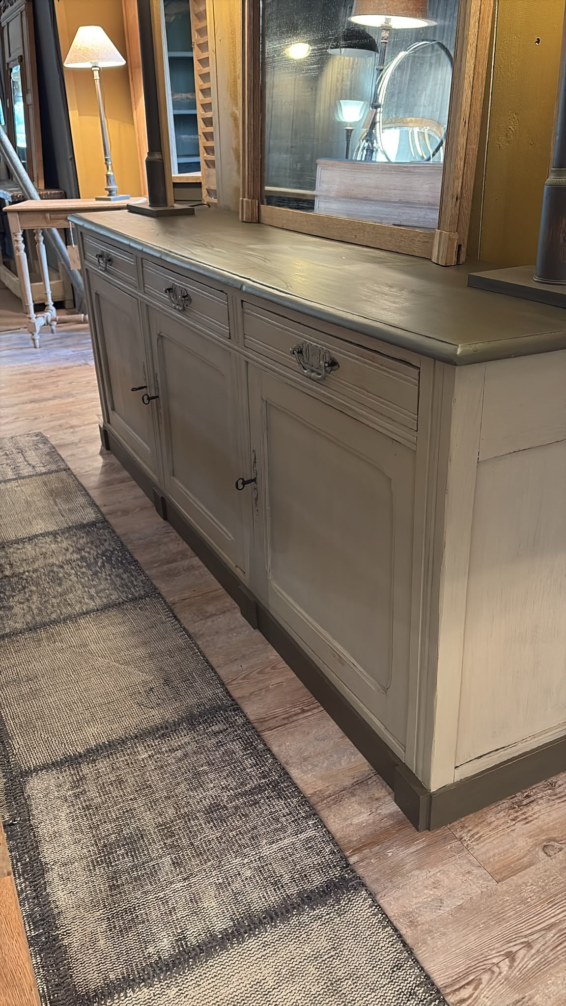 Enfilade chêne début XXᵉ, patinée vert bronze et gris lin