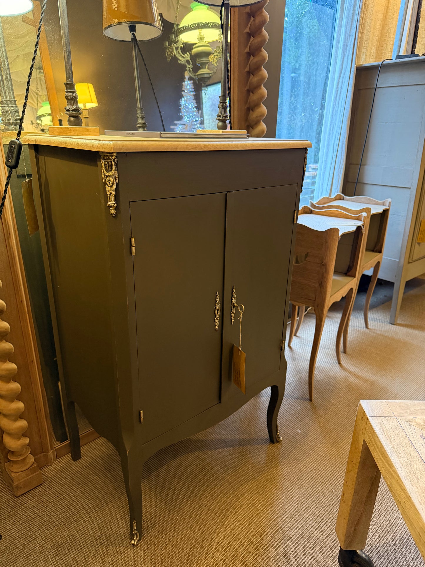 Meuble patiné bronze