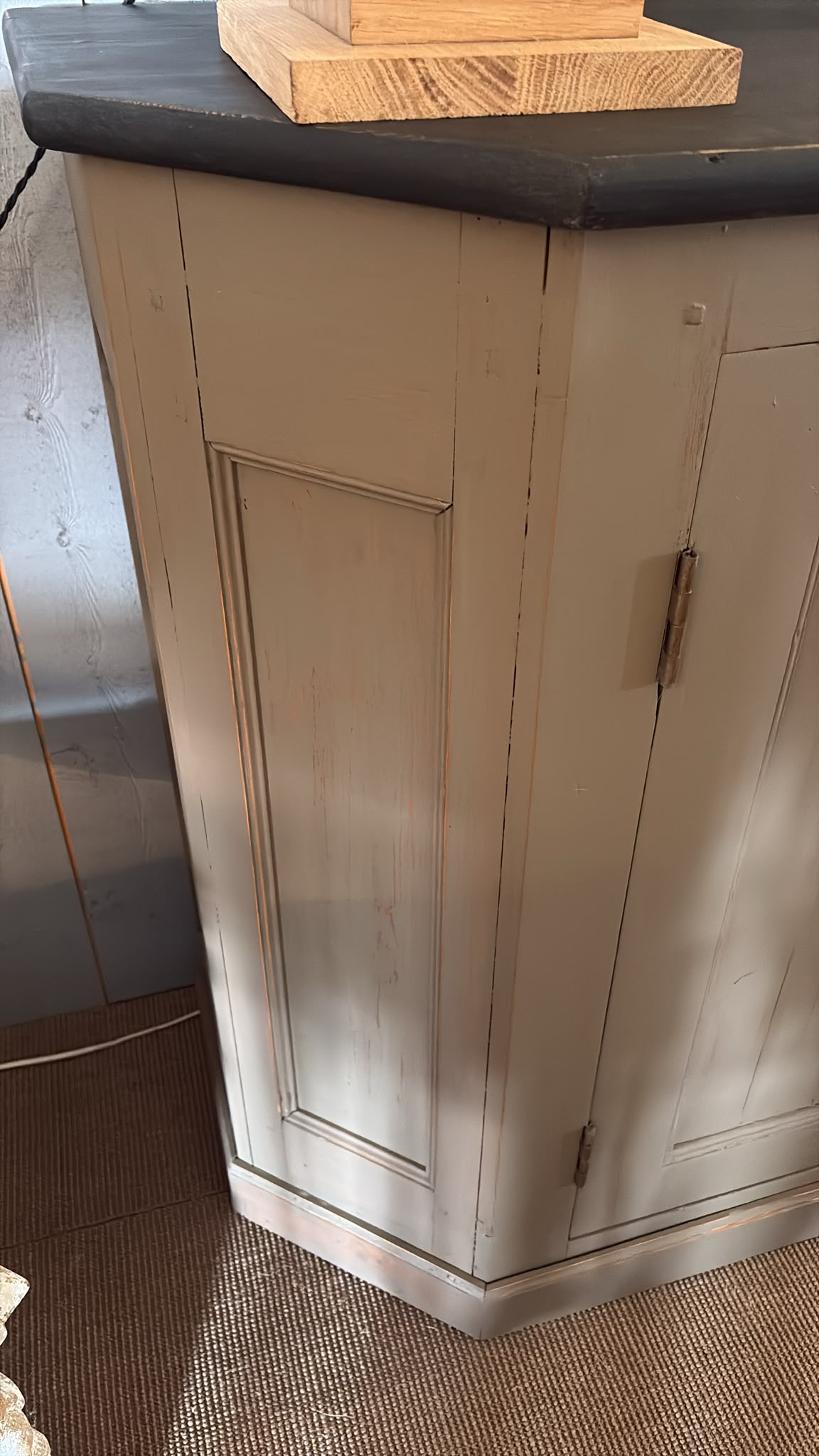 Enfilade 4 Portes en Pitchpin – Patine Gris Lichen & Noir Ardoise – Début XXᵉ