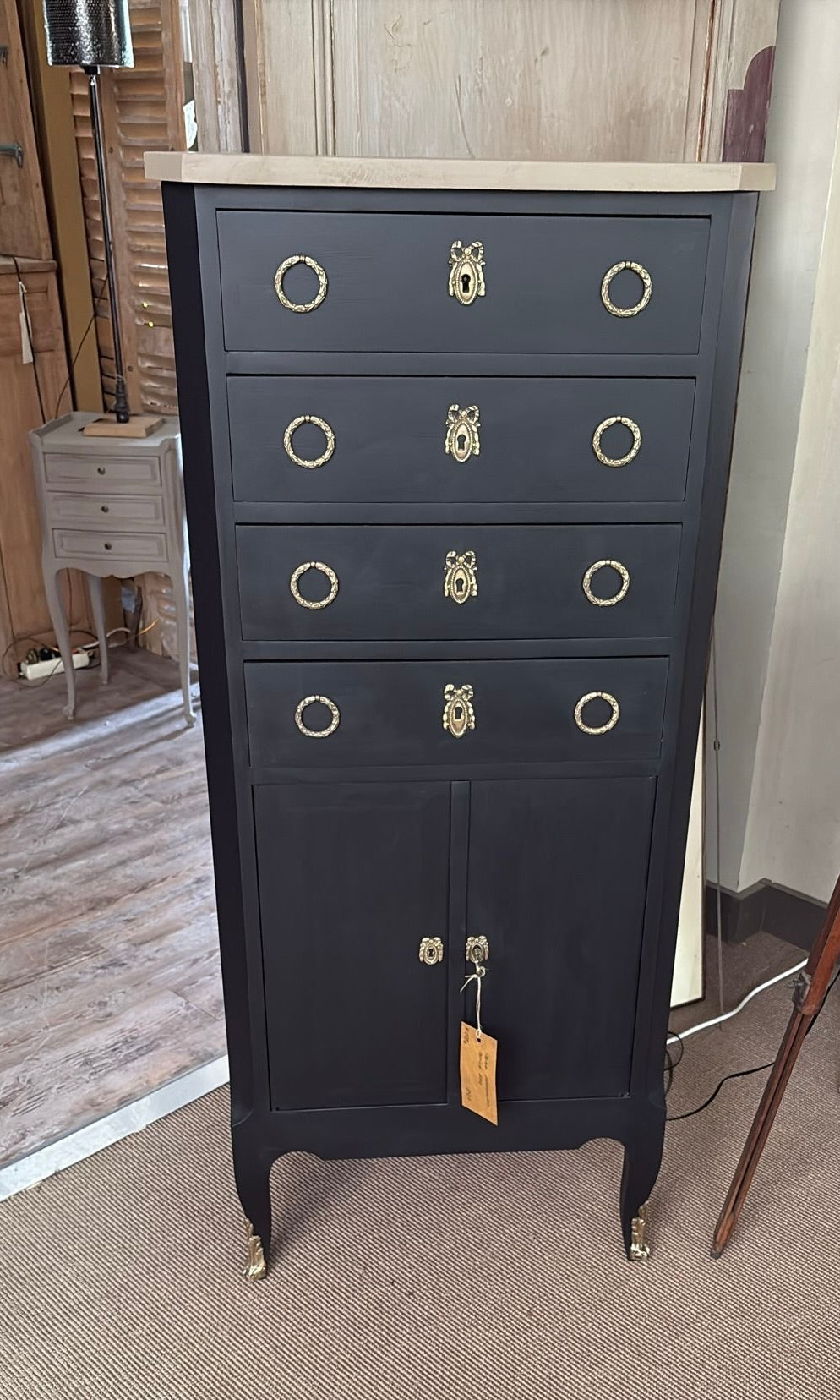 Meuble chiffonnier, patiné noir