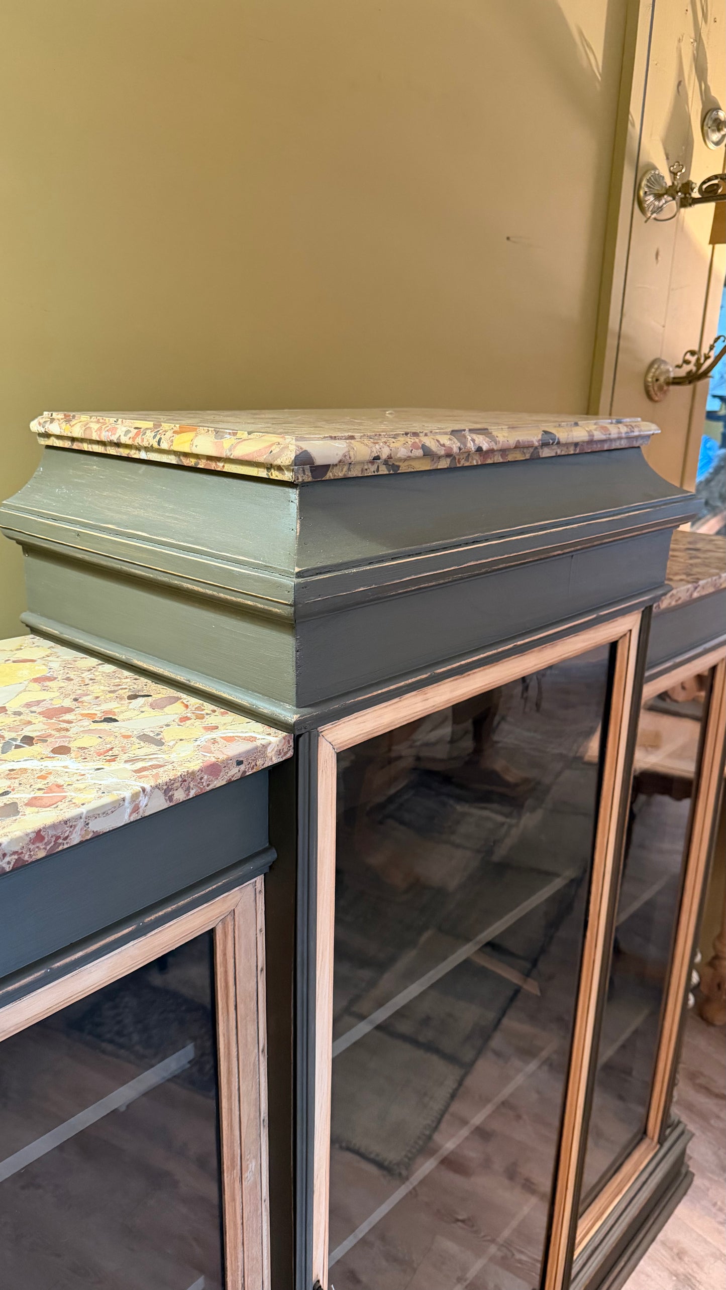 Bibliothèque début XXᵉ, patinée vert bronze