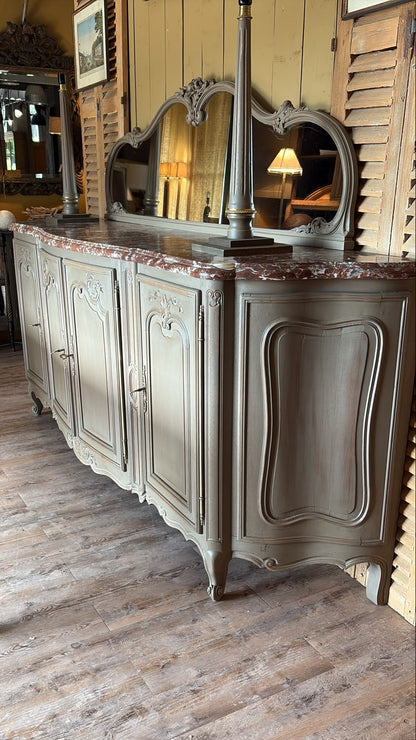 Enfilade de style Louis XV patinée gris lichen, marbre rouge Languedoc