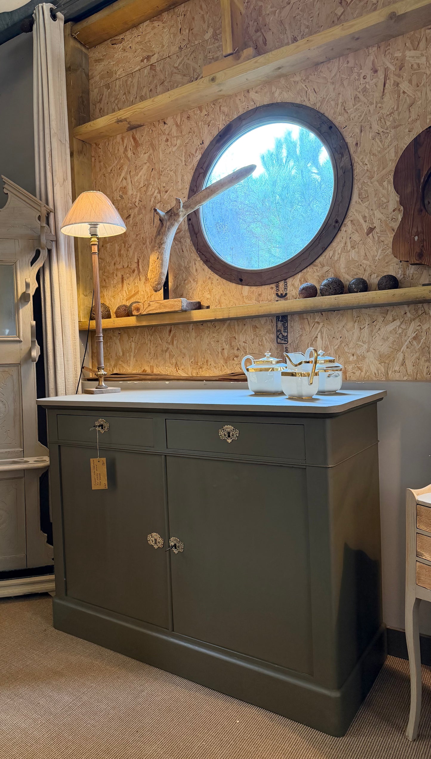 Buffet style Directoire en acajou patiné, vert bronze