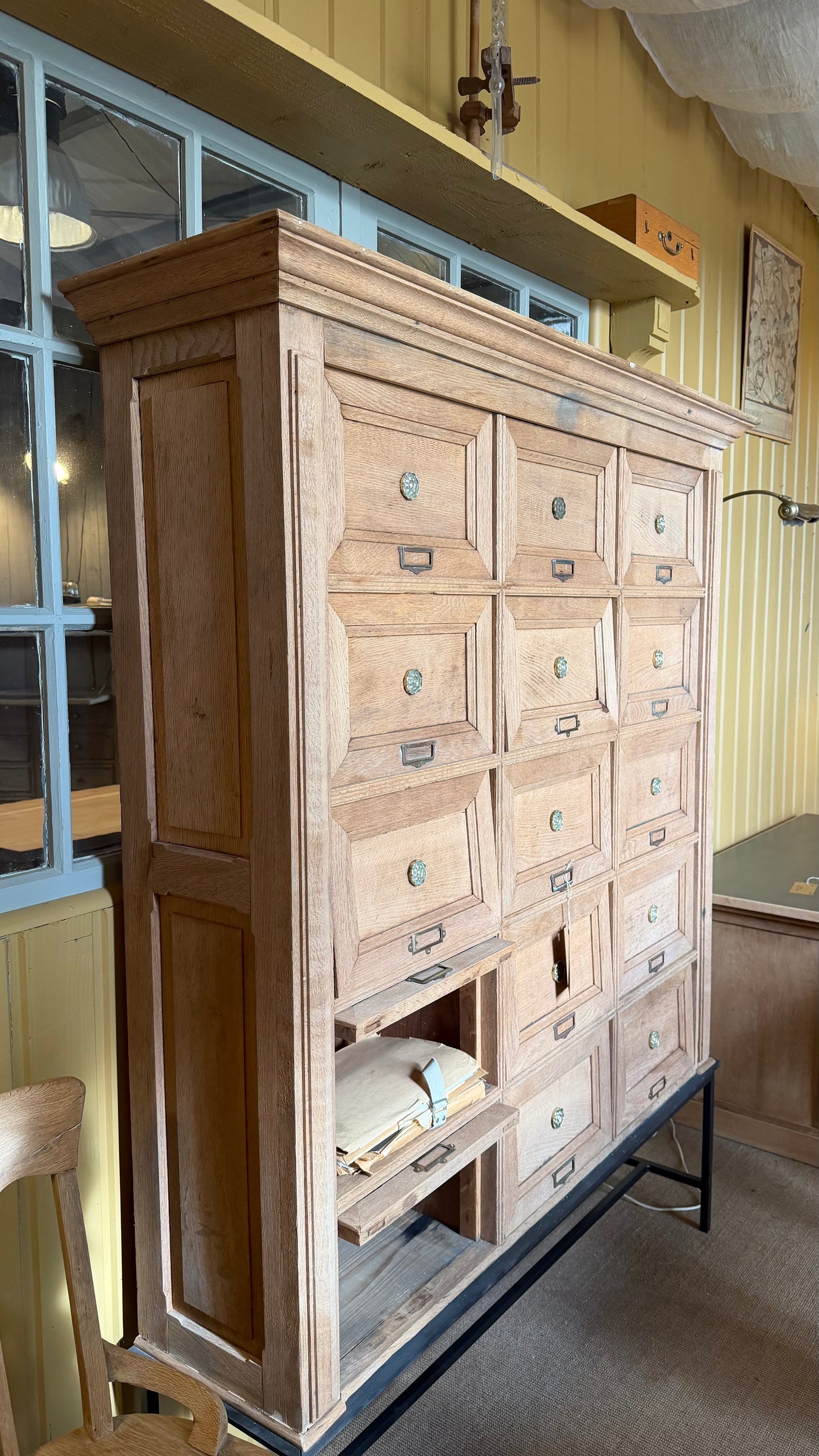 Meuble à clapets de notaire en chêne massif, début XXᵉ