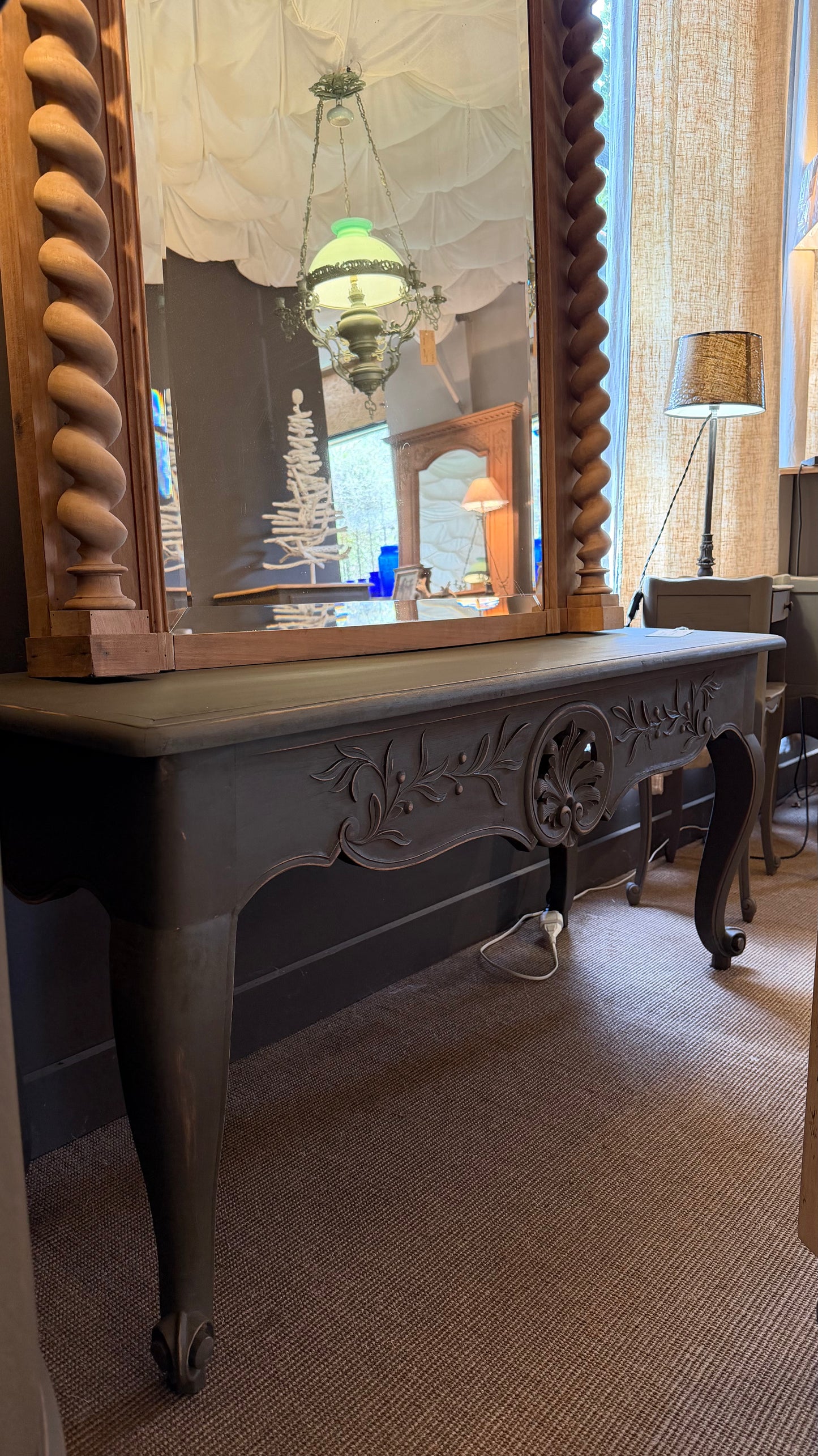 Console provençale en noyer, patinée vert bronze