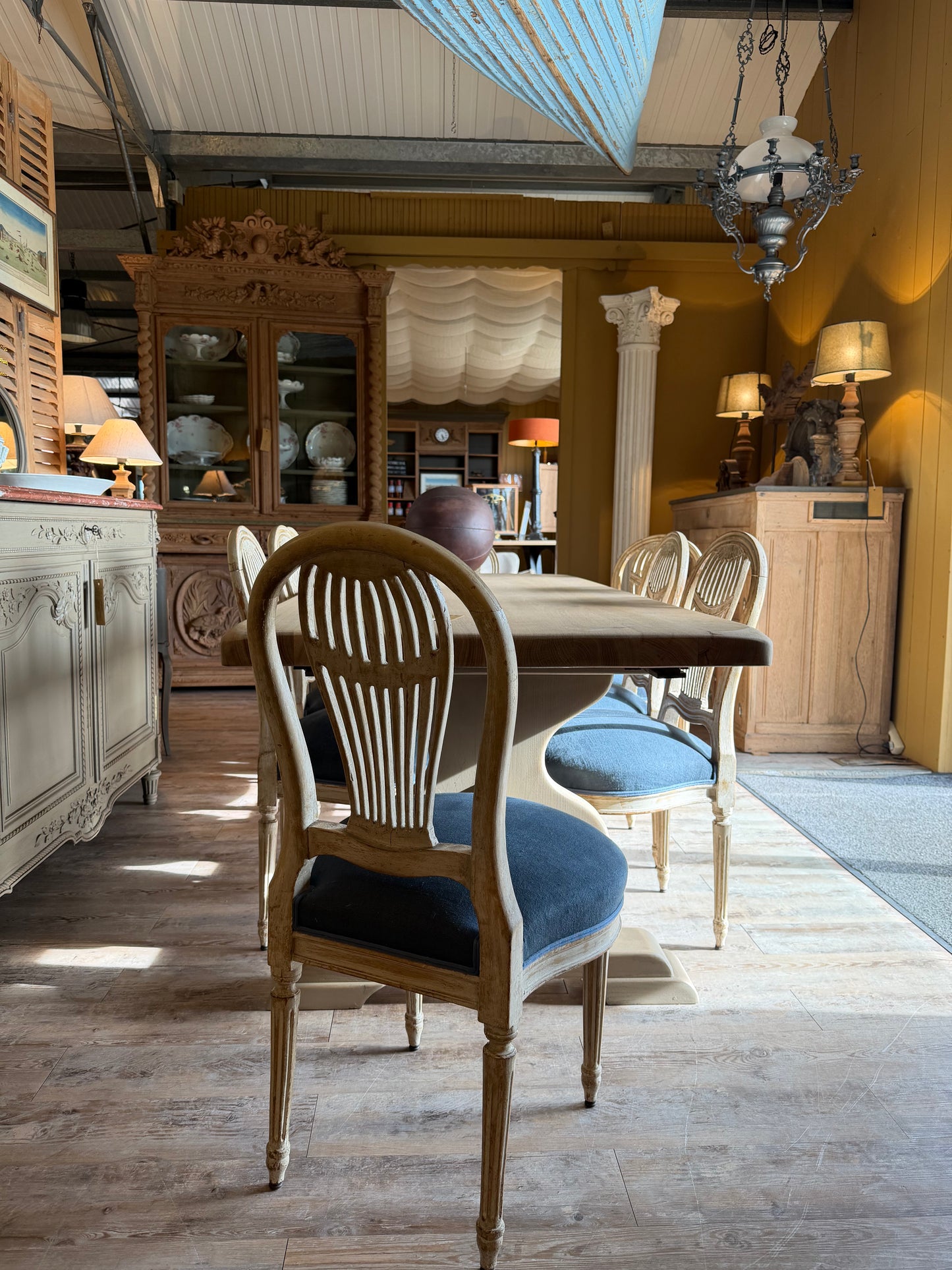 Ensemble de 8 chaises « Montgolfière » — Style Louis XVI