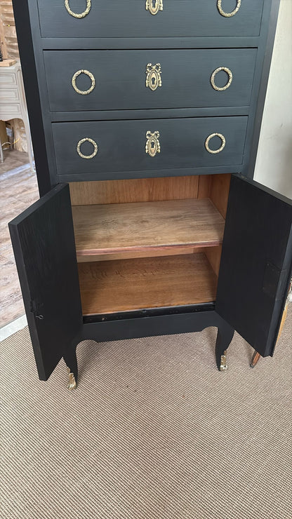 Meuble chiffonnier, patiné noir