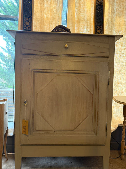 Meuble en chêne XXᵉ, patiné gris lin