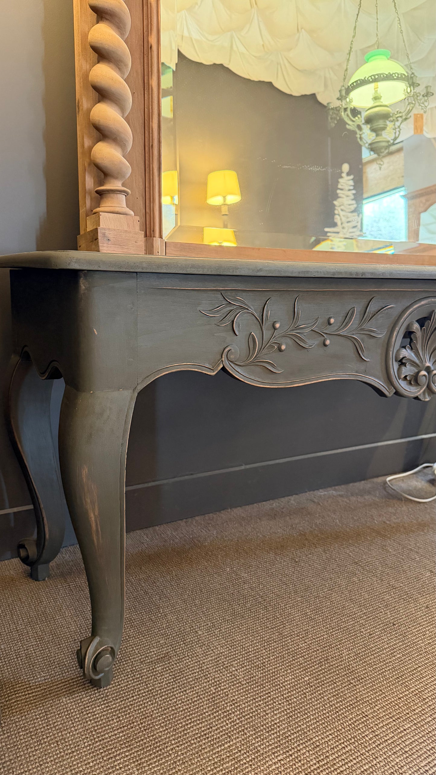 Console provençale en noyer, patinée vert bronze