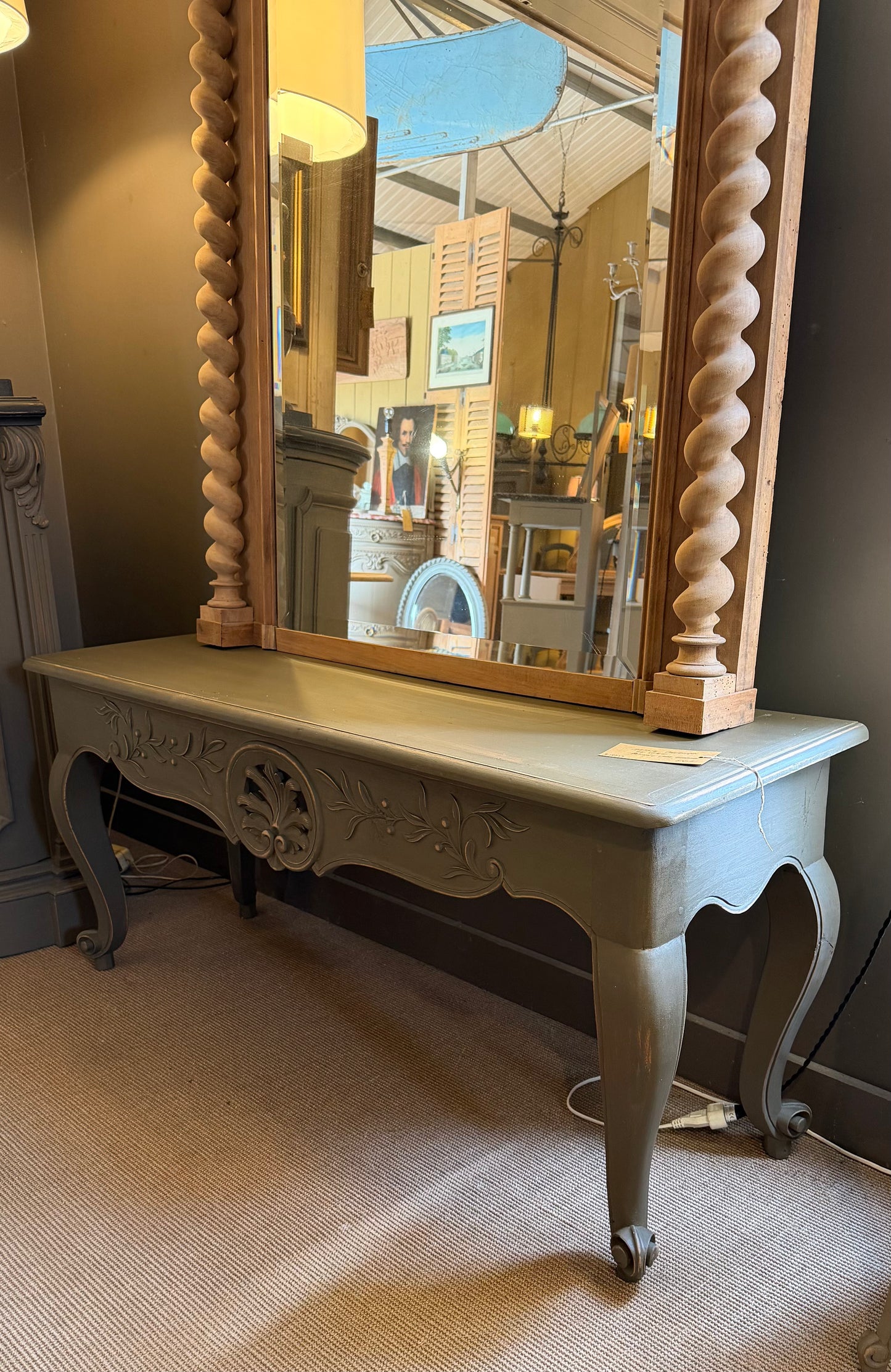 Console provençale en noyer, patinée vert bronze