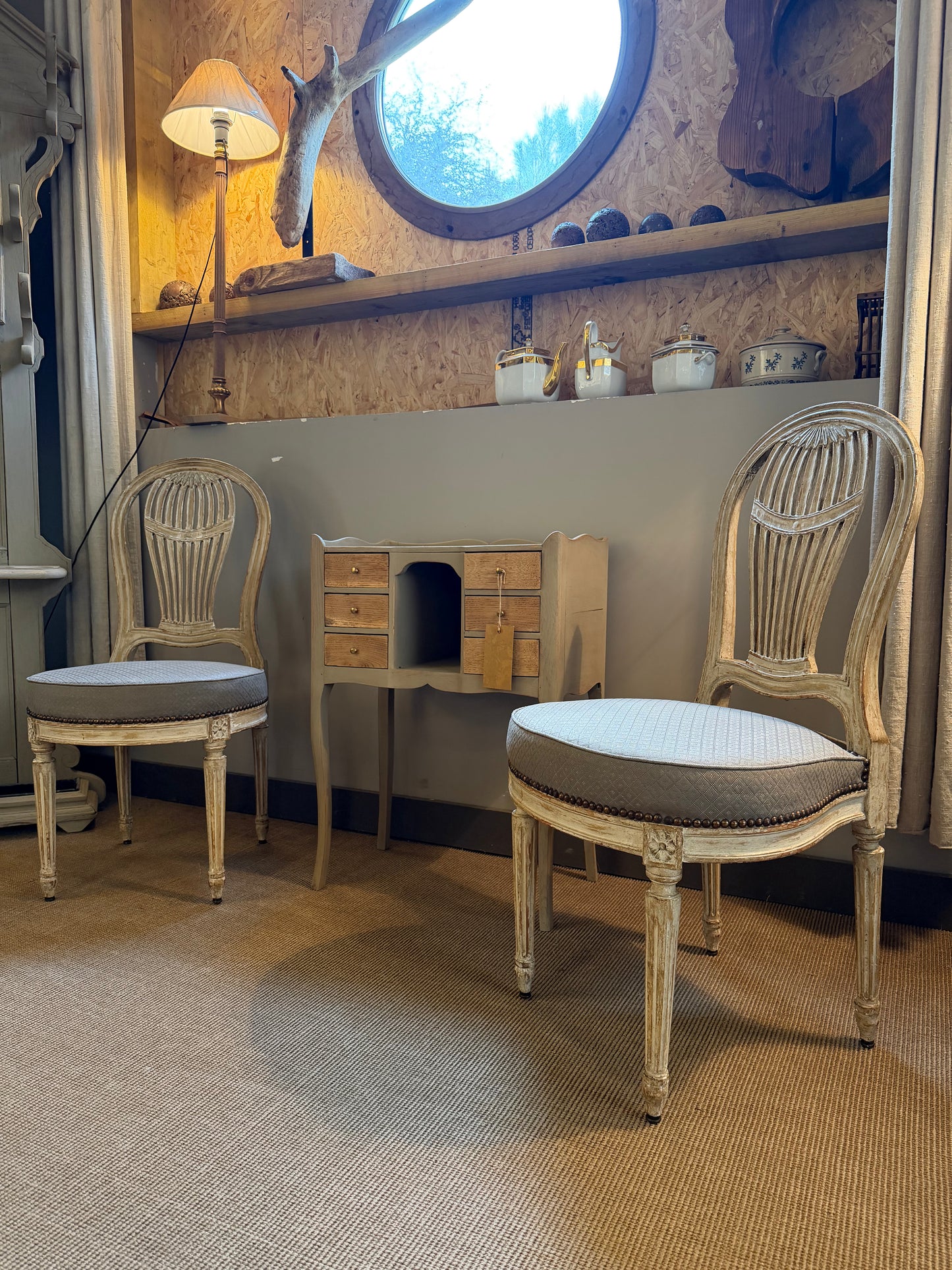 Paire de chaises « Montgolfière » - Style Louis XVI