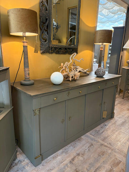 Enfilade de style Directoire en acajou patiné, vert bronze et gris lichen