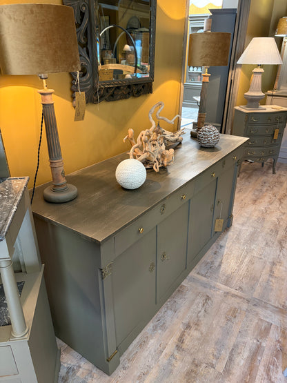 Enfilade de style Directoire en acajou patiné, vert bronze et gris lichen