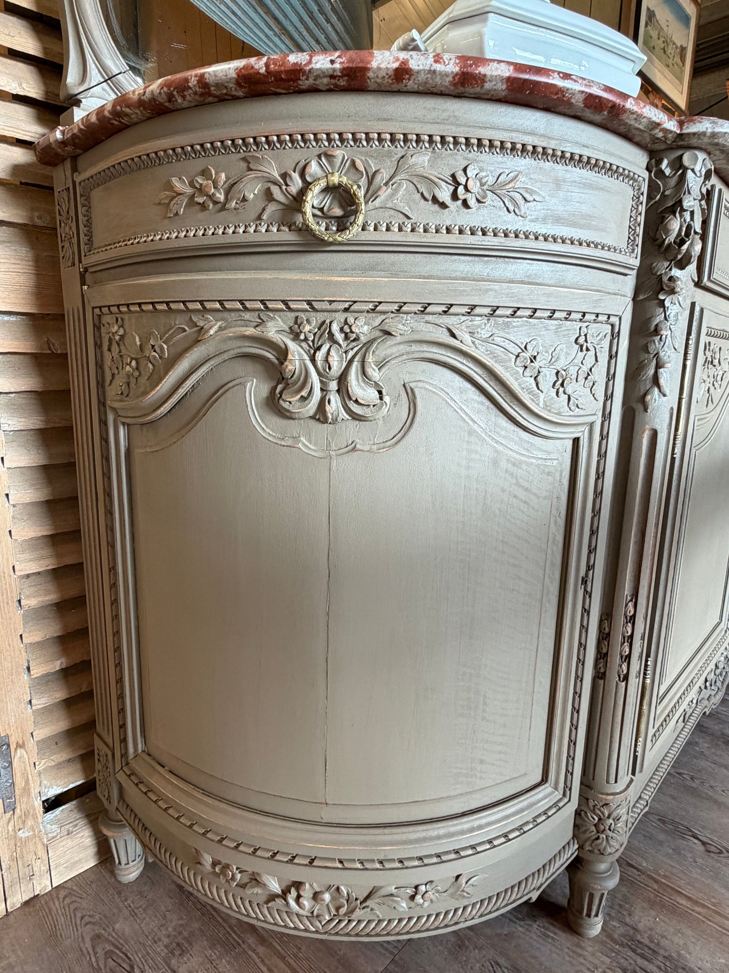 Buffet début XXᵉ en chêne patiné, gris lichen