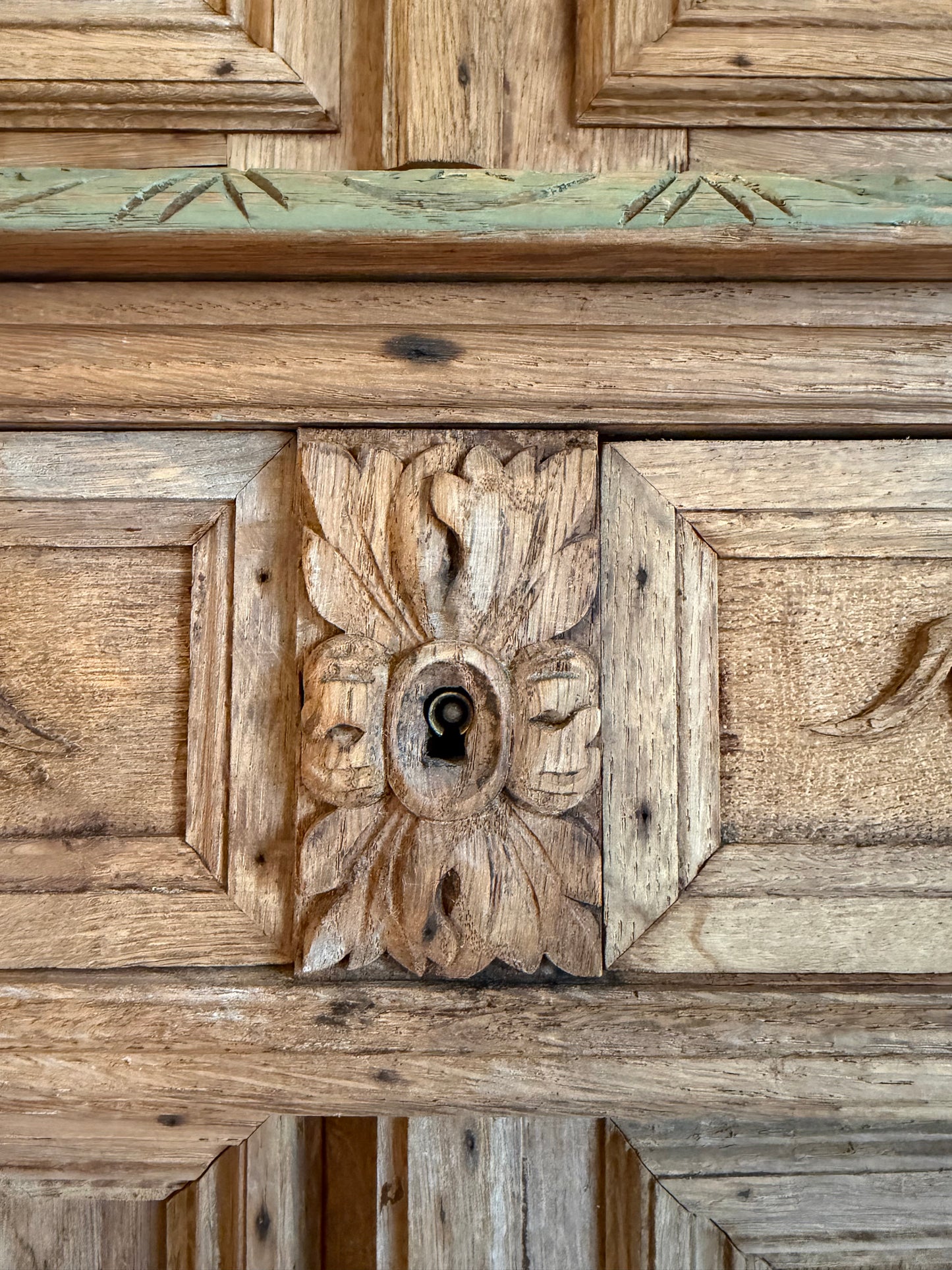 Buffet deux corps de chasse chêne massif