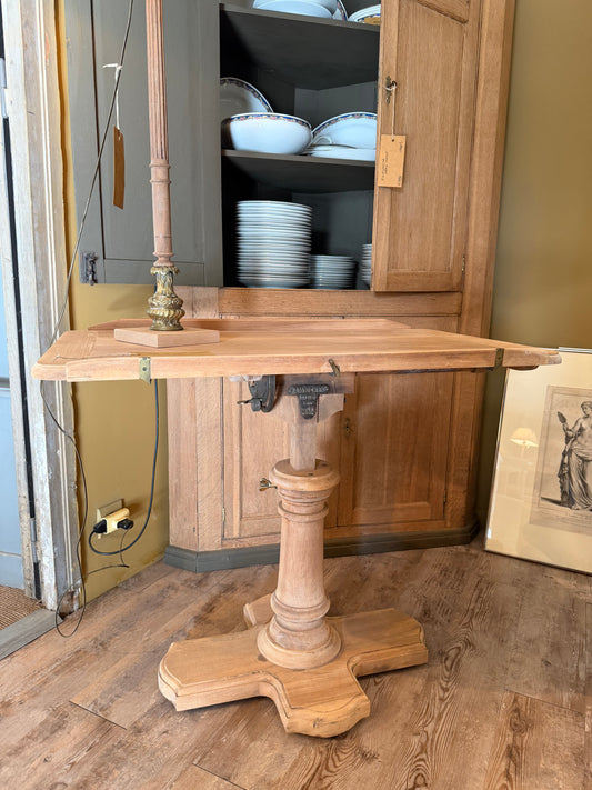 Table en noyer XIXᵉ