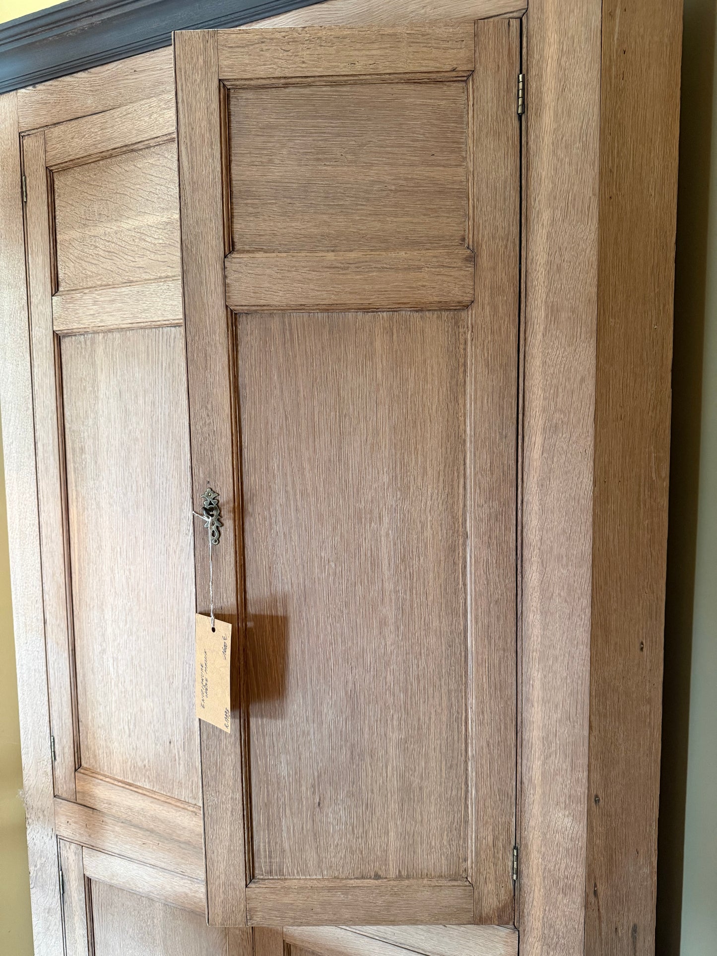 Encoignure en chêne massif