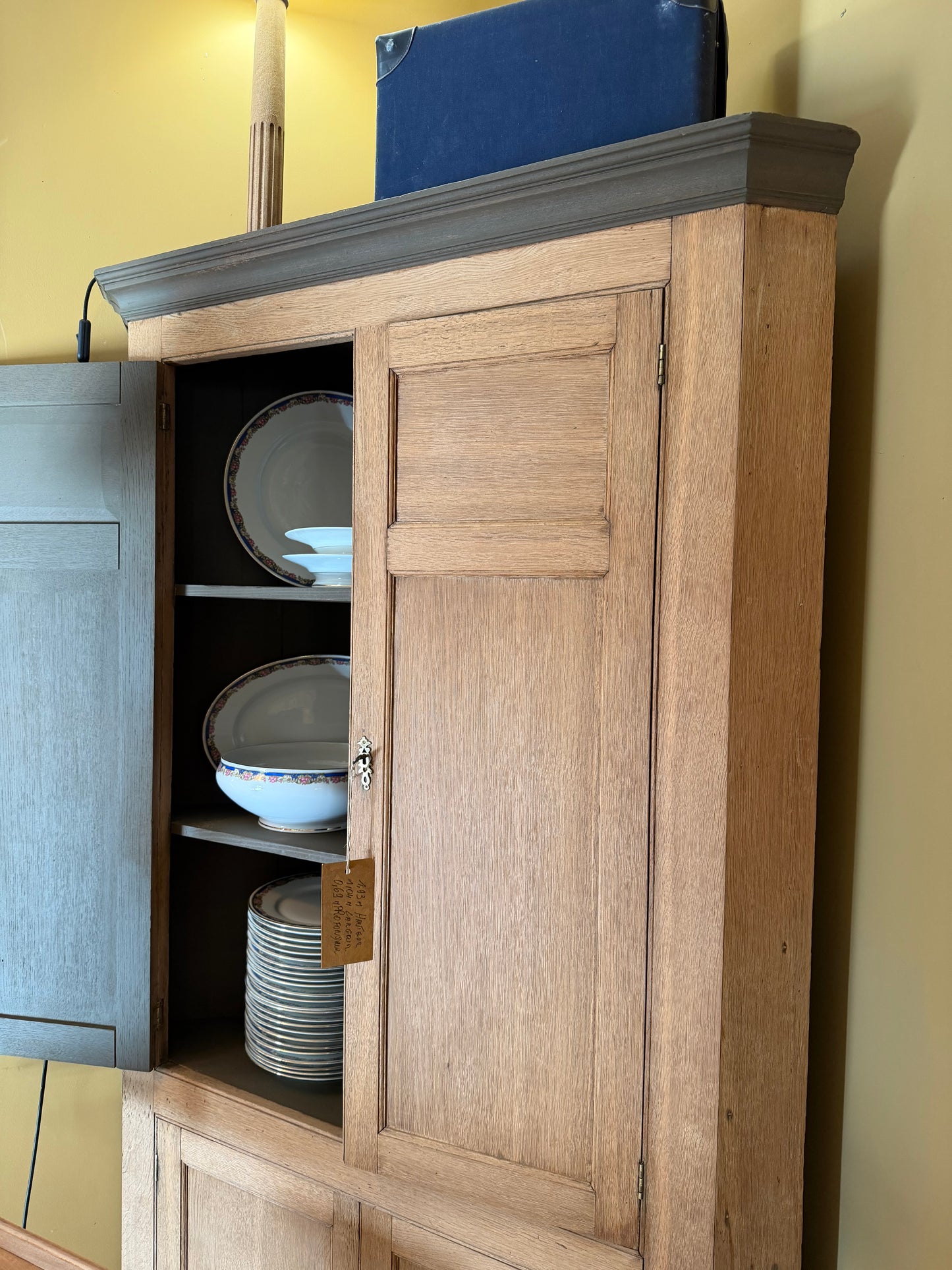 Encoignure en chêne massif