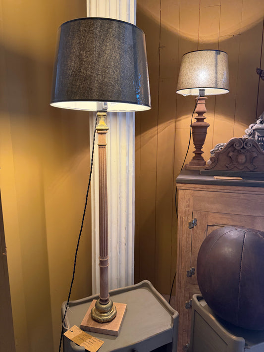 Lampe colonne noyer avec, base bronze XIXᵉ