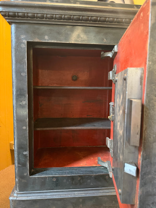 Coffre-fort du XIXe siècle