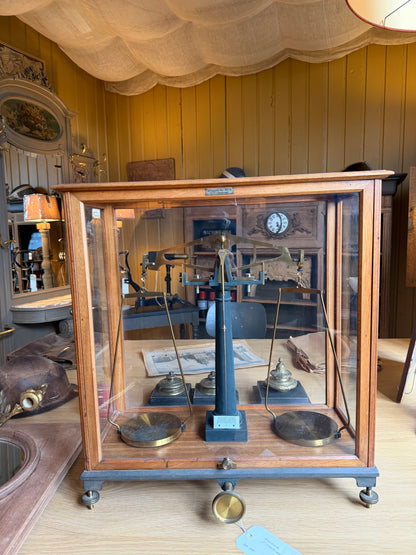 Balance d'herboristerie