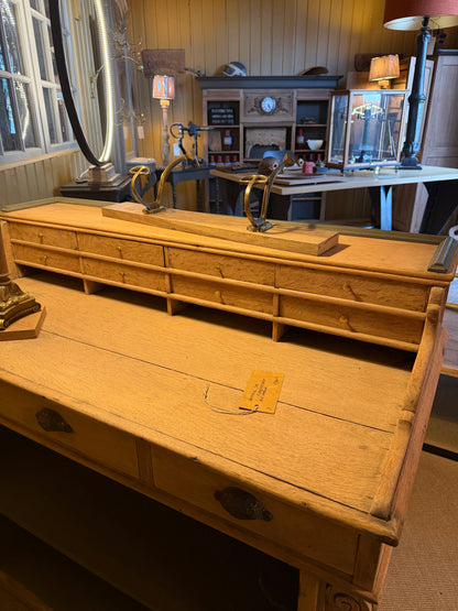 Comptoir de pharmacien en chêne