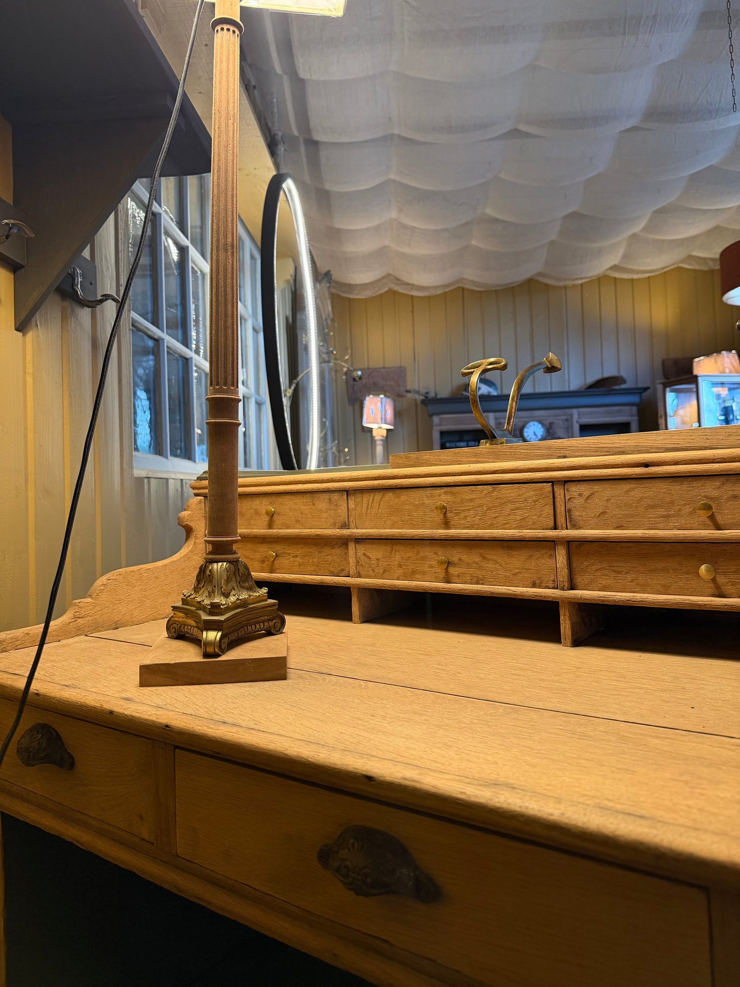 Comptoir de pharmacien en chêne