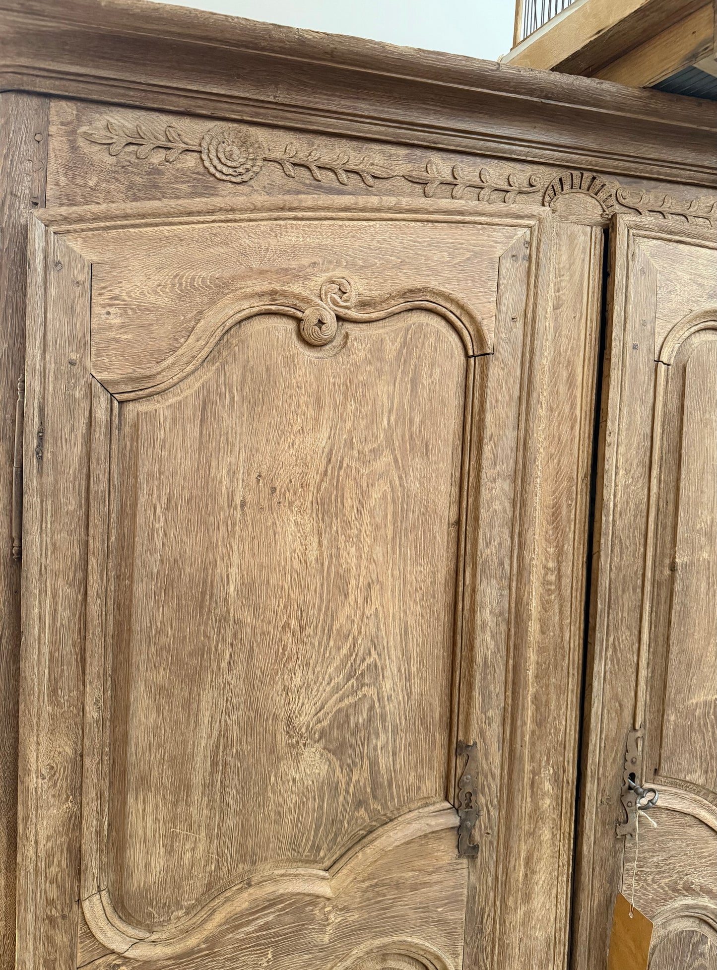 Armoire en chêne massif