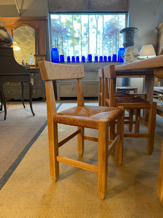 Ensemble en chêne : table, banc, chaises, tabourets