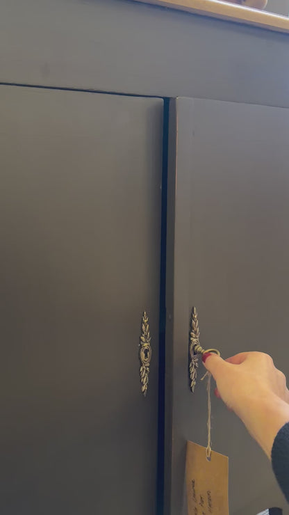 Meuble patiné bronze